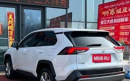 Toyota RAV4, 2021 год, 3 100 000 рублей, 4 фотография