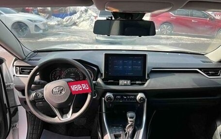 Toyota RAV4, 2021 год, 3 100 000 рублей, 8 фотография