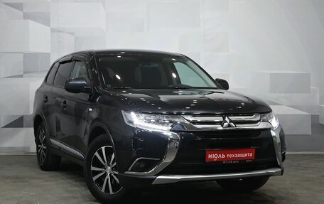 Mitsubishi Outlander III рестайлинг 3, 2017 год, 1 870 000 рублей, 3 фотография