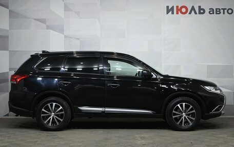 Mitsubishi Outlander III рестайлинг 3, 2017 год, 1 870 000 рублей, 9 фотография