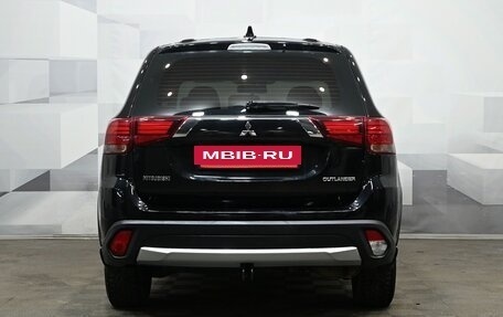 Mitsubishi Outlander III рестайлинг 3, 2017 год, 1 870 000 рублей, 5 фотография