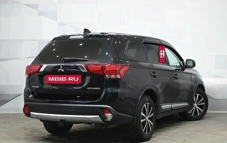 Mitsubishi Outlander III рестайлинг 3, 2017 год, 1 870 000 рублей, 7 фотография