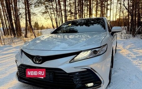 Toyota Camry, 2022 год, 4 870 000 рублей, 10 фотография