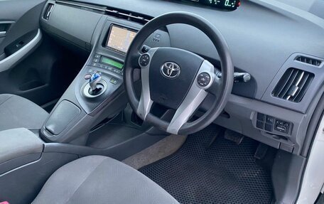 Toyota Prius, 2011 год, 895 000 рублей, 14 фотография