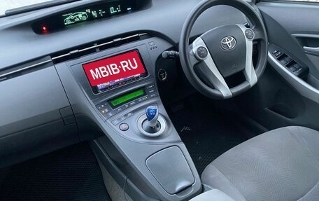 Toyota Prius, 2011 год, 895 000 рублей, 11 фотография