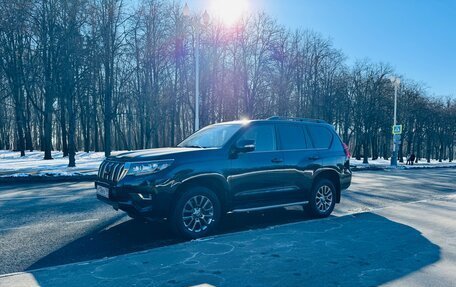 Toyota Land Cruiser Prado 150 рестайлинг 2, 2018 год, 5 290 000 рублей, 3 фотография