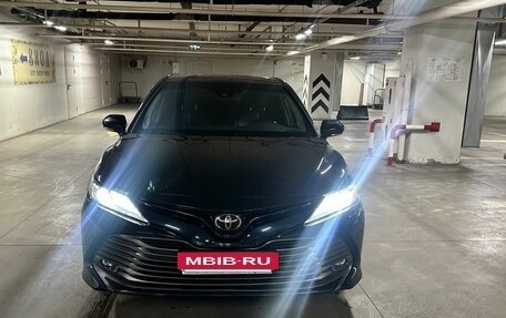 Toyota Camry, 2019 год, 2 200 000 рублей, 4 фотография