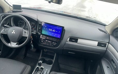 Mitsubishi Outlander III рестайлинг 3, 2016 год, 2 090 000 рублей, 22 фотография