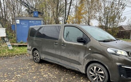 Peugeot Traveller I, 2018 год, 2 600 000 рублей, 2 фотография