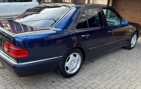 Mercedes-Benz E-Класс, 1998 год, 590 000 рублей, 5 фотография