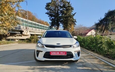 KIA Rio IV, 2018 год, 1 550 000 рублей, 2 фотография