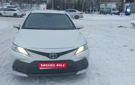 Toyota Camry, 2021 год, 2 850 000 рублей, 4 фотография