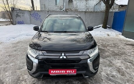 Mitsubishi Outlander III рестайлинг 3, 2021 год, 3 100 000 рублей, 1 фотография