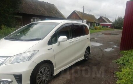 Honda Freed I, 2011 год, 1 260 000 рублей, 2 фотография