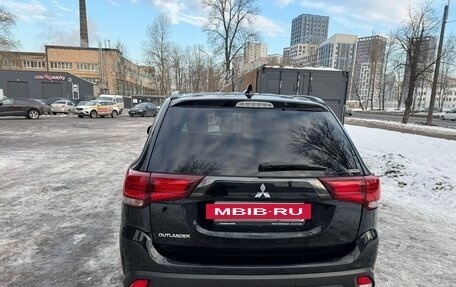 Mitsubishi Outlander III рестайлинг 3, 2021 год, 3 100 000 рублей, 5 фотография