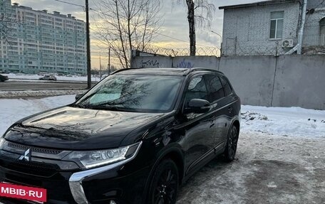 Mitsubishi Outlander III рестайлинг 3, 2021 год, 3 100 000 рублей, 7 фотография