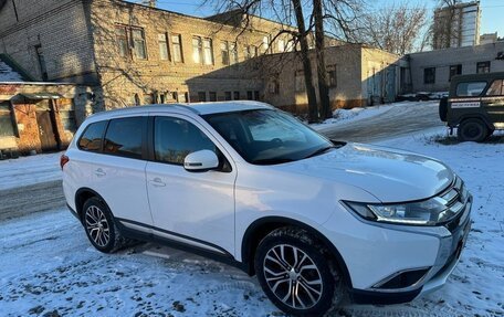 Mitsubishi Outlander III рестайлинг 3, 2016 год, 1 700 000 рублей, 4 фотография