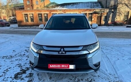 Mitsubishi Outlander III рестайлинг 3, 2016 год, 1 700 000 рублей, 2 фотография