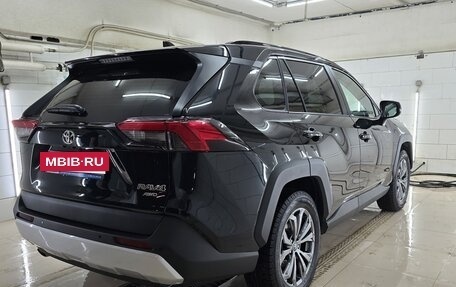 Toyota RAV4, 2024 год, 4 300 000 рублей, 2 фотография