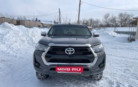 Toyota Hilux VIII, 2021 год, 3 490 000 рублей, 2 фотография