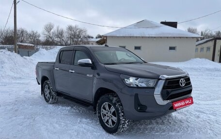 Toyota Hilux VIII, 2021 год, 3 490 000 рублей, 3 фотография