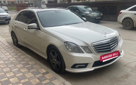 Mercedes-Benz E-Класс, 2011 год, 1 350 000 рублей, 2 фотография