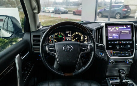 Toyota Land Cruiser 200, 2017 год, 7 364 570 рублей, 15 фотография