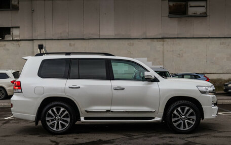 Toyota Land Cruiser 200, 2017 год, 7 364 570 рублей, 6 фотография
