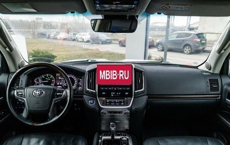 Toyota Land Cruiser 200, 2017 год, 7 364 570 рублей, 18 фотография