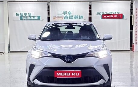 Toyota C-HR I рестайлинг, 2022 год, 2 350 000 рублей, 2 фотография