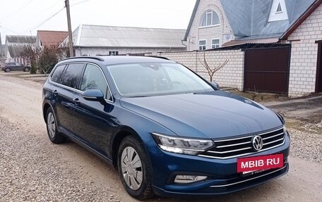 Volkswagen Passat B8 рестайлинг, 2019 год, 1 900 000 рублей, 2 фотография