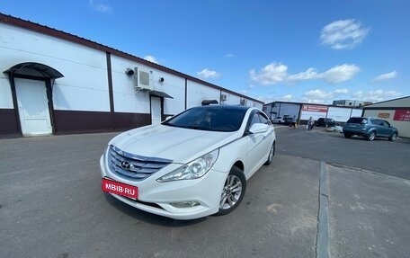 Hyundai Sonata VI, 2011 год, 850 000 рублей, 1 фотография