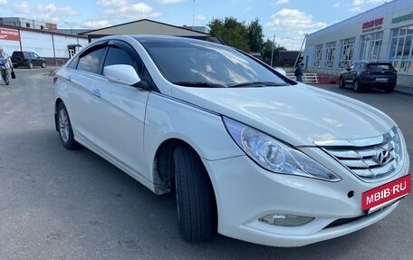 Hyundai Sonata VI, 2011 год, 850 000 рублей, 2 фотография