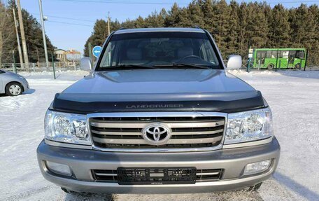 Toyota Land Cruiser 100 рестайлинг 2, 2006 год, 2 529 000 рублей, 2 фотография