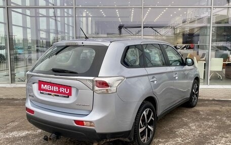 Mitsubishi Outlander III рестайлинг 3, 2013 год, 1 580 000 рублей, 4 фотография