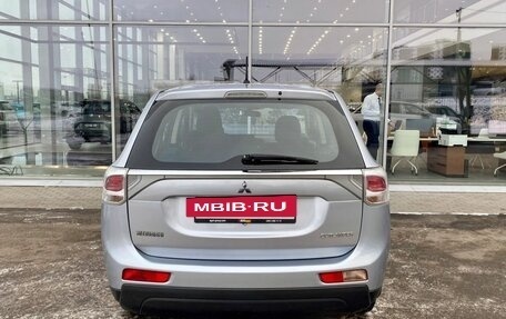 Mitsubishi Outlander III рестайлинг 3, 2013 год, 1 580 000 рублей, 5 фотография