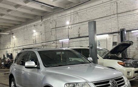 Volkswagen Touareg III, 2004 год, 850 000 рублей, 2 фотография