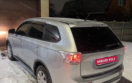 Mitsubishi Outlander III рестайлинг 3, 2014 год, 1 650 000 рублей, 3 фотография