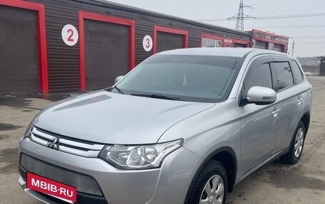 Mitsubishi Outlander III рестайлинг 3, 2014 год, 1 650 000 рублей, 2 фотография