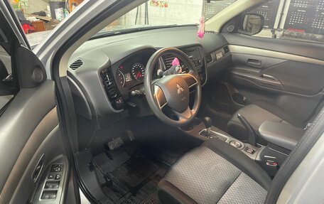 Mitsubishi Outlander III рестайлинг 3, 2014 год, 1 650 000 рублей, 7 фотография