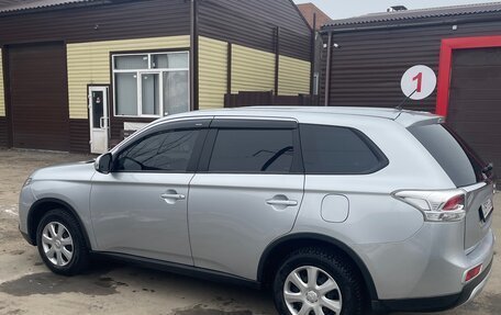 Mitsubishi Outlander III рестайлинг 3, 2014 год, 1 650 000 рублей, 12 фотография