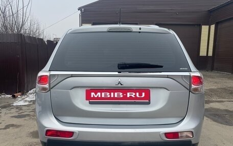 Mitsubishi Outlander III рестайлинг 3, 2014 год, 1 650 000 рублей, 10 фотография