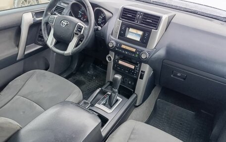 Toyota Land Cruiser Prado 150 рестайлинг 2, 2013 год, 2 910 000 рублей, 11 фотография