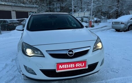 Opel Astra J, 2012 год, 820 000 рублей, 1 фотография