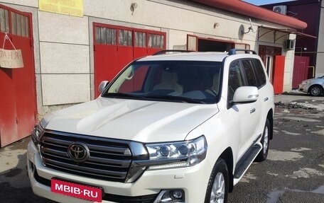 Toyota Land Cruiser 200, 2016 год, 7 000 000 рублей, 4 фотография