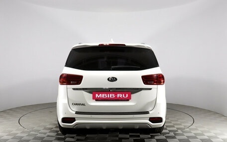 KIA Carnival III, 2018 год, 2 900 000 рублей, 7 фотография