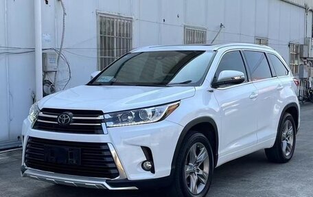 Toyota Highlander III, 2021 год, 3 450 000 рублей, 1 фотография