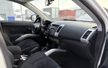 Mitsubishi Outlander III рестайлинг 3, 2011 год, 1 200 000 рублей, 13 фотография