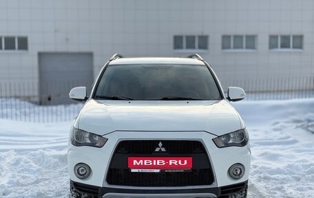 Mitsubishi Outlander III рестайлинг 3, 2011 год, 1 200 000 рублей, 2 фотография