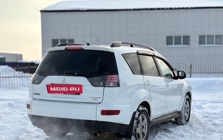 Mitsubishi Outlander III рестайлинг 3, 2011 год, 1 200 000 рублей, 7 фотография